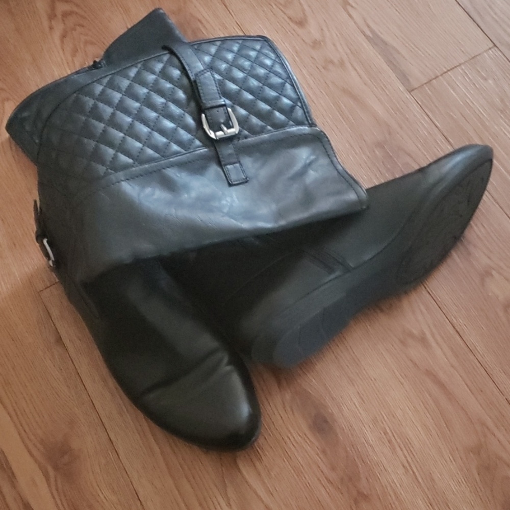 Boots - Picture 8 of 8